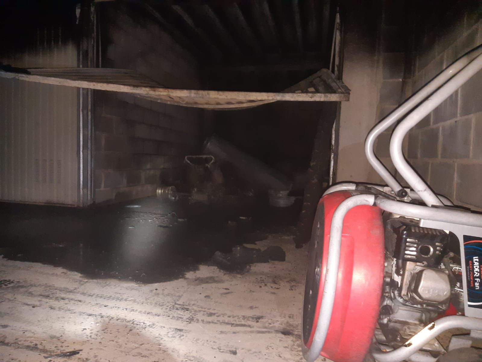 garaje quemado y ventilador de extracción de aire