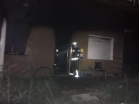 bomberos entrando en la vivienda